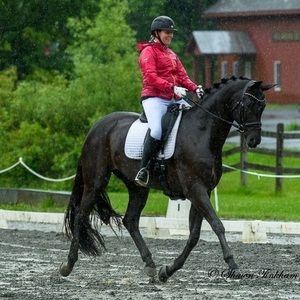 Meet your Posher, Larissa